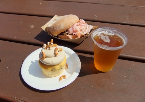 "Piggylicious" Bacon Cupcake, Pulled Pig Slider and (of course) a beer